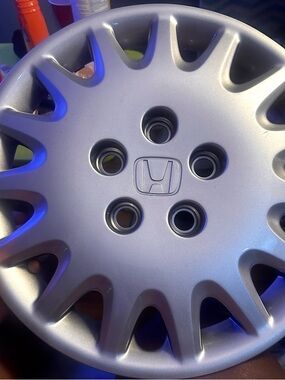 Honda Silver Hubcap / Center Cap - Genuine OEM Style
